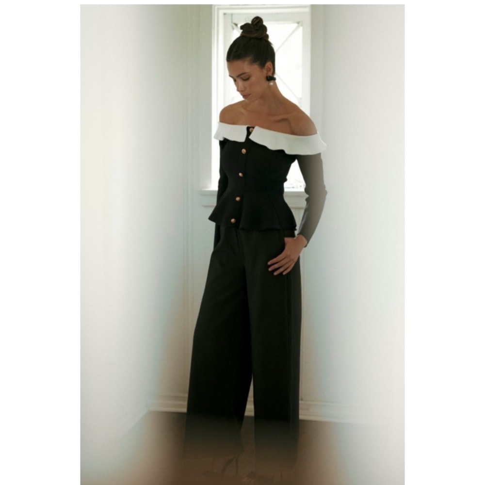 740 • Lux Black Viscose Blend Knit Peplum Top Gold Buttons White Flounce Collar - Picture 8 of 16